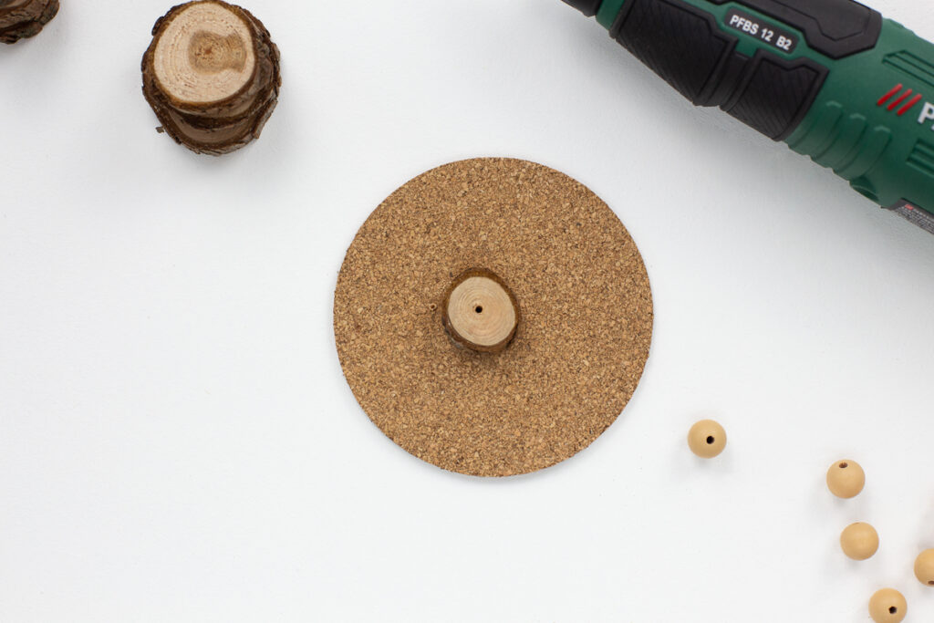 DIY Tannenbaumanhänger aus Astscheiben basteln - Einfache Weihnachtsdekoration