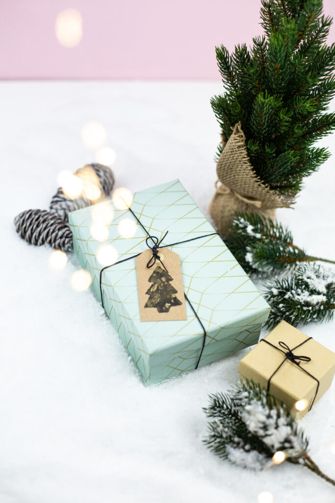 Stempel selber machen aus Kork - DIY Weihnachtsdeko für Geschenke