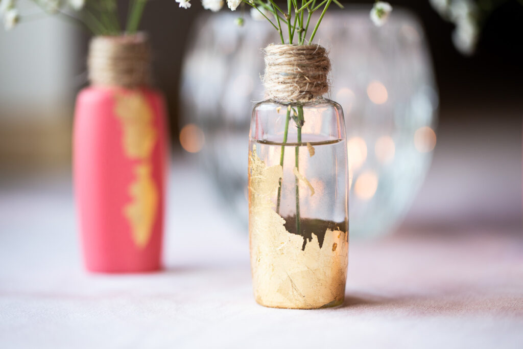 DIY Mini Vasen mit Blattgold - DIY Upcycling Tischdekoration
