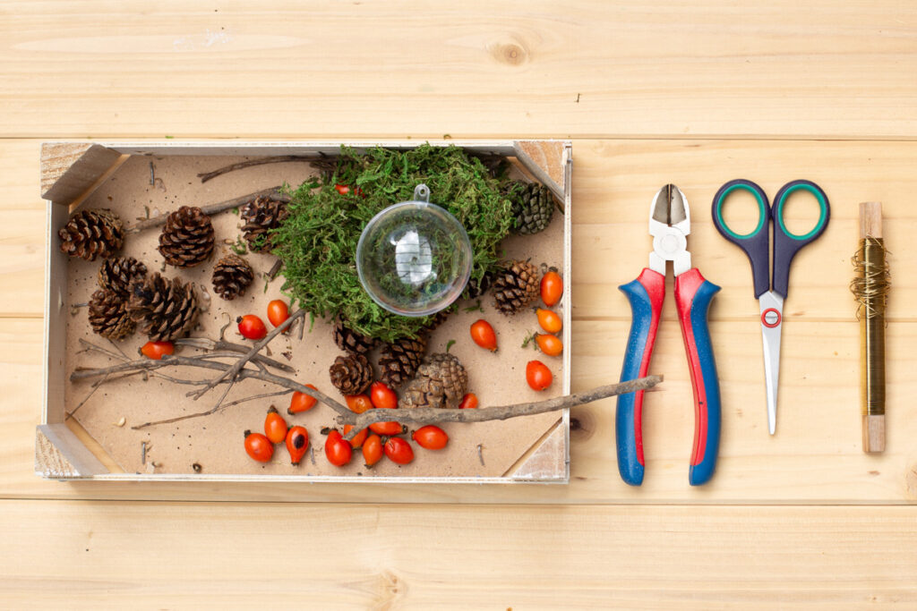 Herbstdeko aus Naturmaterialien basteln - DIY Tischdeko mit Moos