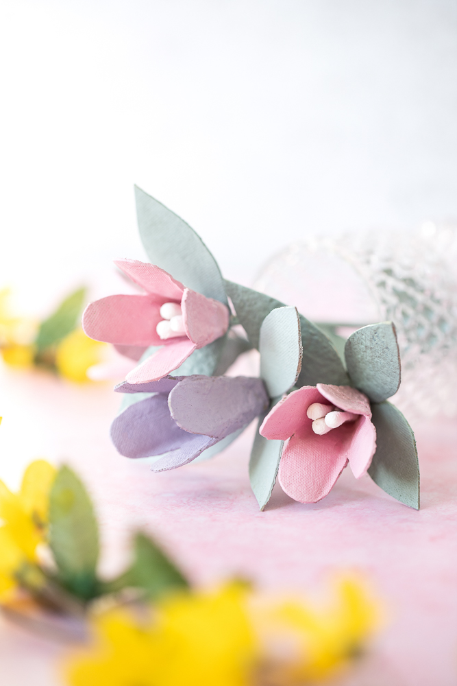 DIY: Blumen aus Eierkartons basteln