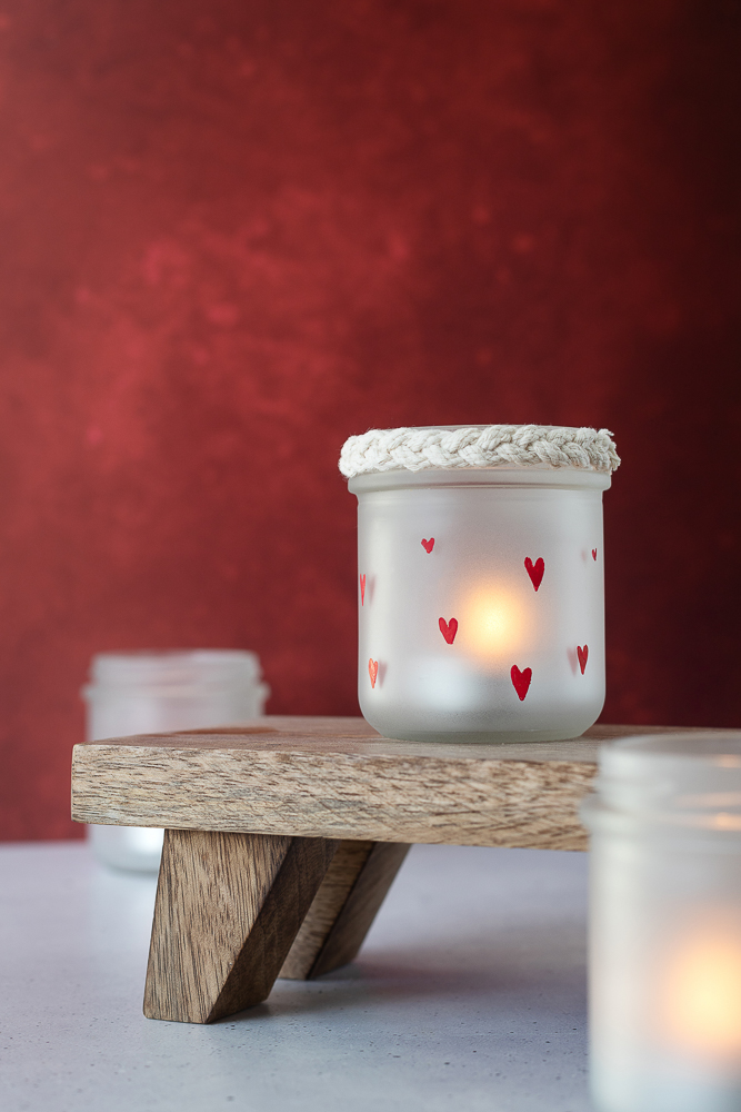 DIY Windlicht mit Herzen basteln - romantische Deko
