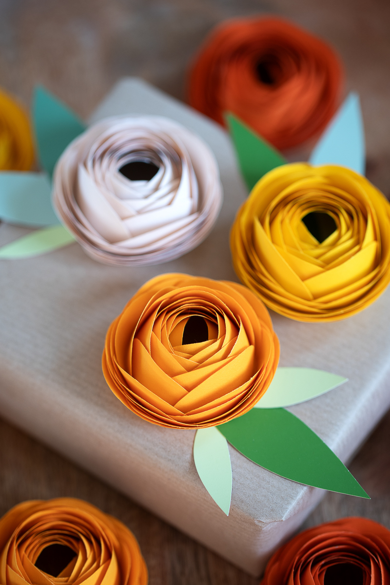 Ranunkel Blüten aus Papier basteln - DIY Frühlings Deko